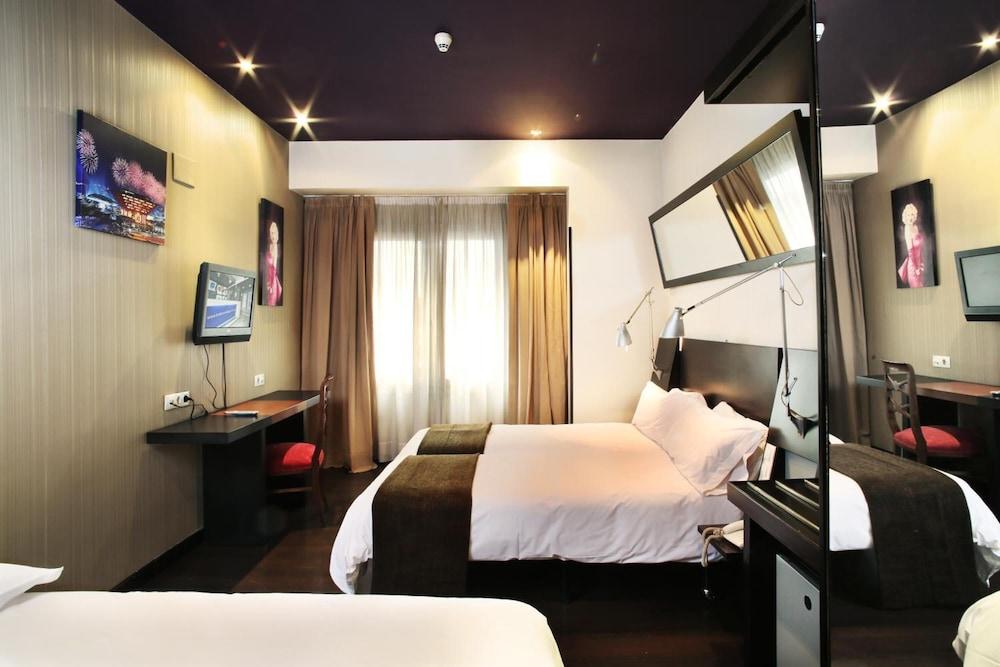 Hotel Avenida Gran Via Madrid Luaran gambar